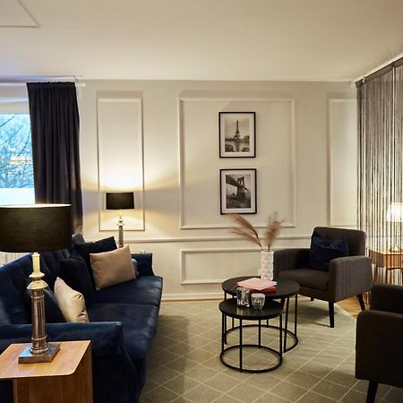 R B Apartment: Airport-Adjacent Hamburg Haven for Families and Professionals Exterior photo