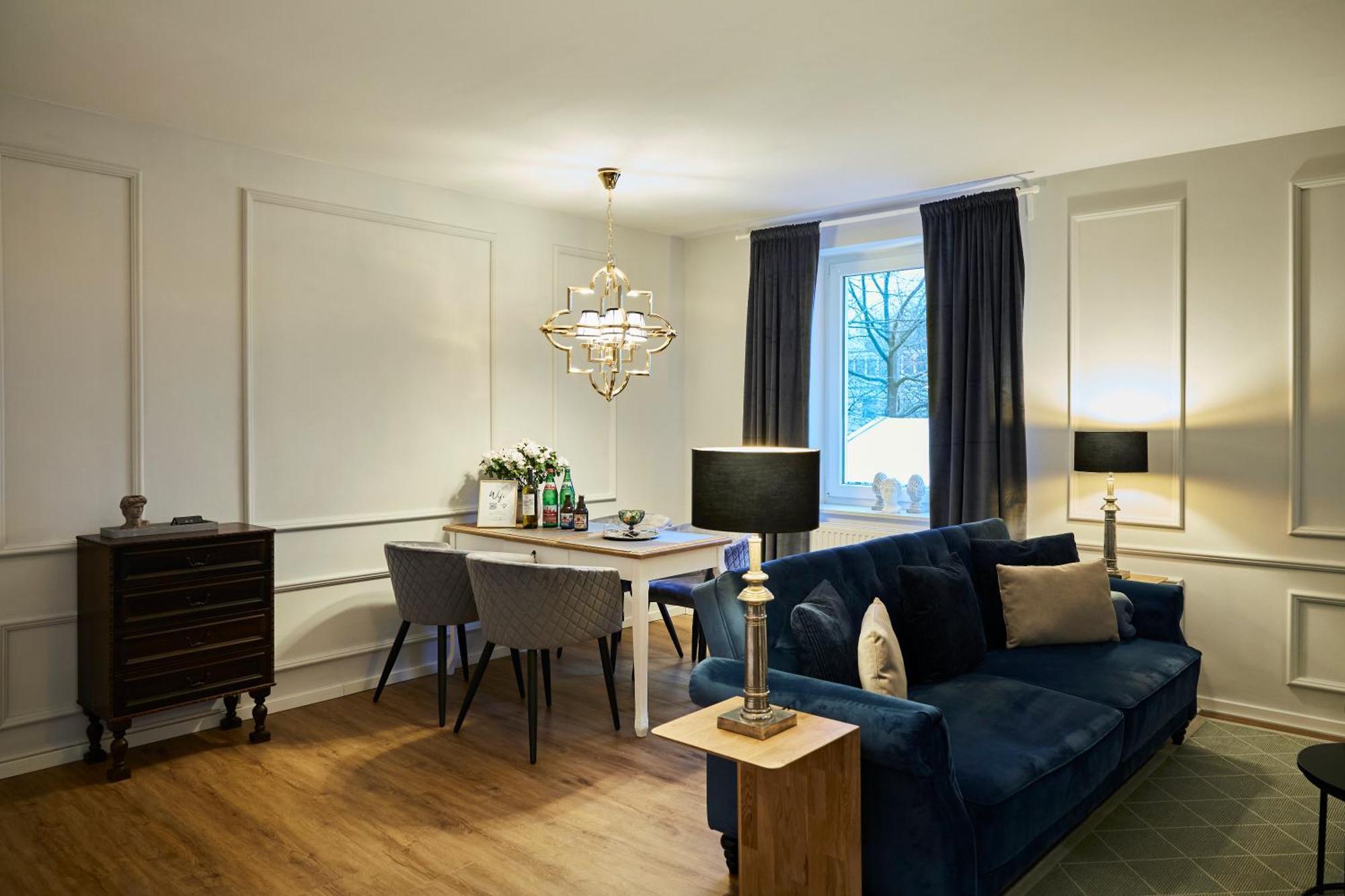 R B Apartment: Airport-Adjacent Hamburg Haven for Families and Professionals Exterior photo